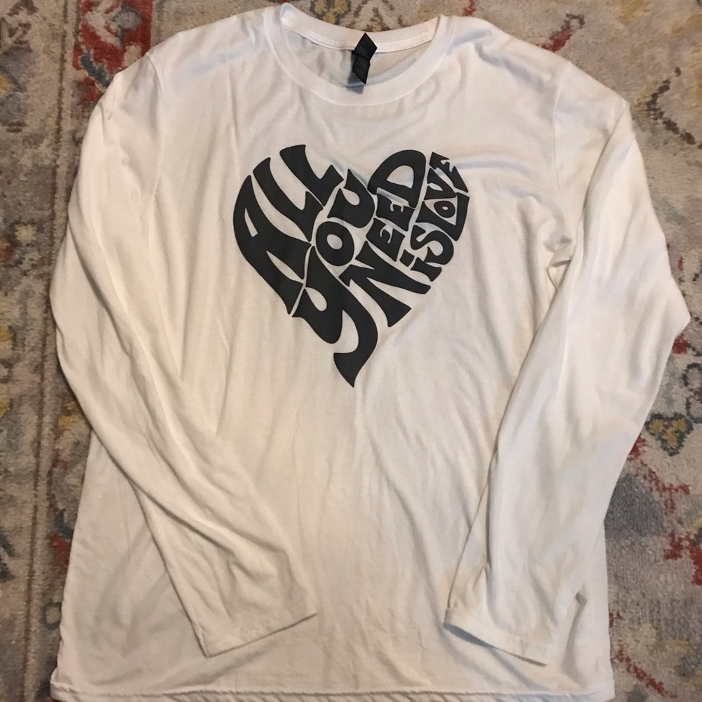 Betty Rukus long sleeve “All you need is love” tee